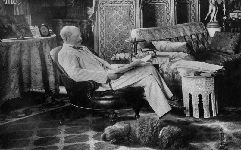 Baron Ferdinand with his dog Poupon in the Baron's Room.