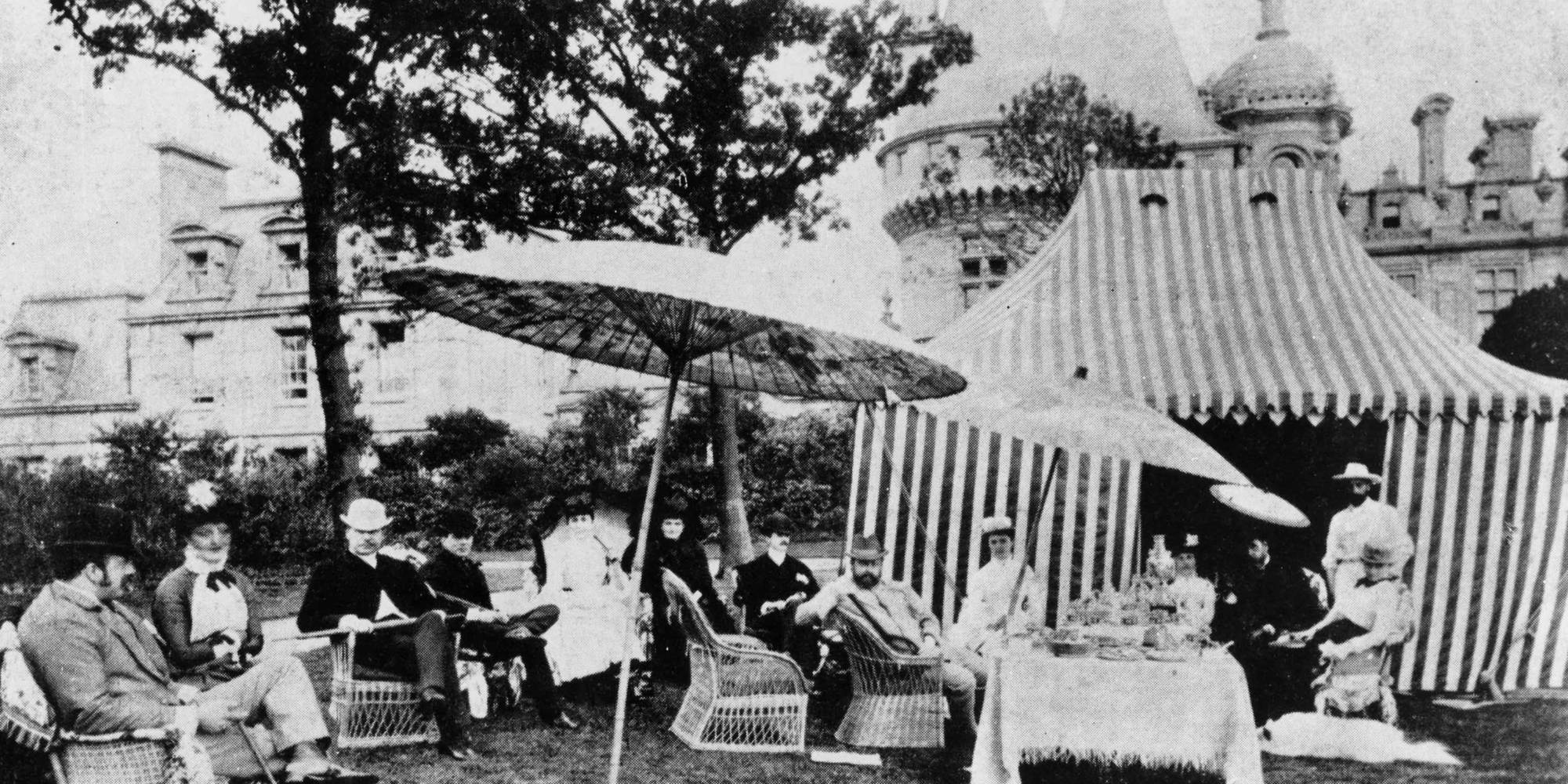 Houseparty on the lawn with the Prince of Wales.