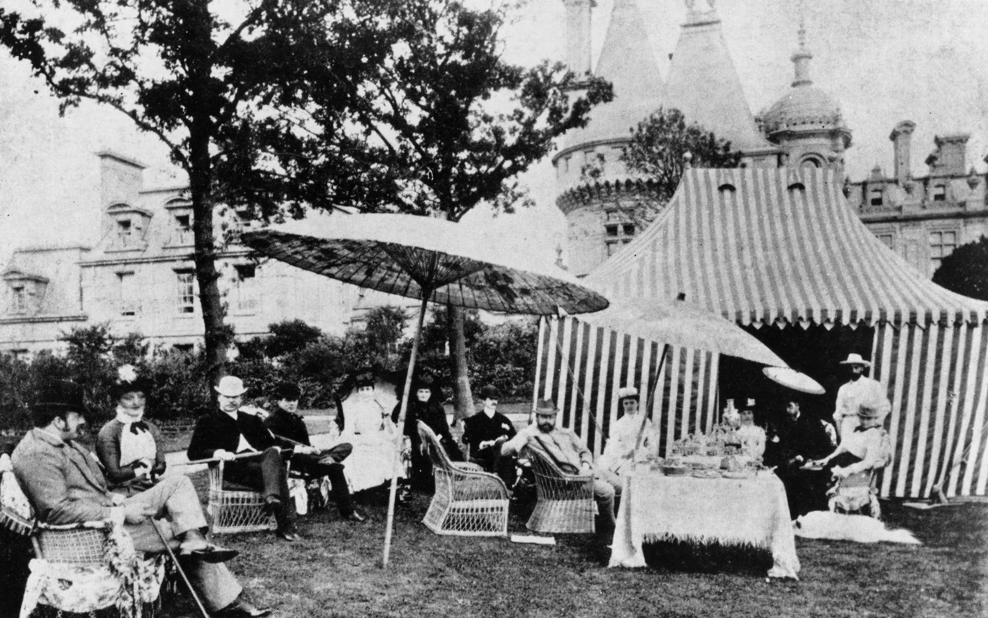 Houseparty on the lawn with the Prince of Wales.