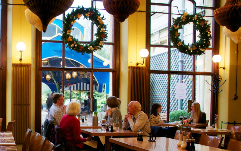 Manor-restaurant-christmas-Main- image-3000-1875