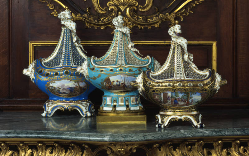 groups-sevres-ship-vases-main-3000-1875