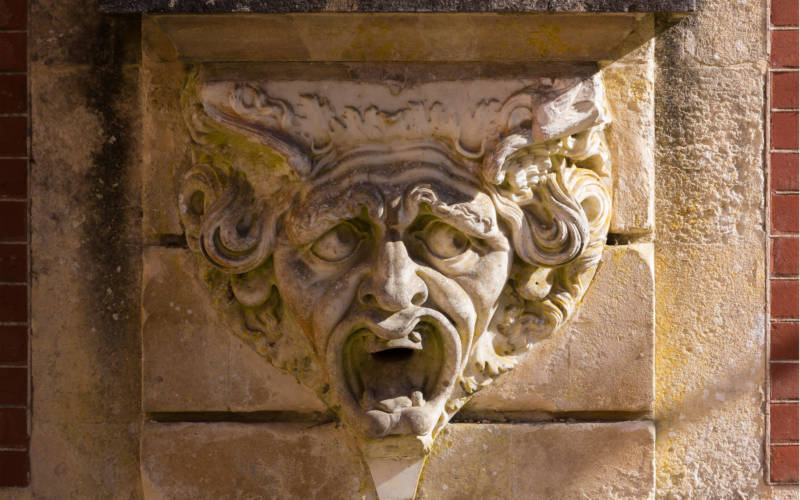 families-stables-gargoyle-3000-1875-Chris-Lacey