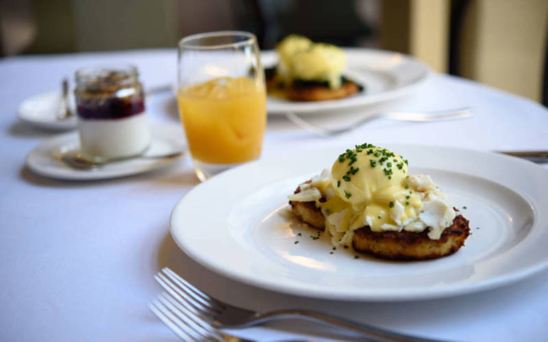 manor-restaurant-brunch-eggs-benedict-1000-625-pascale-cumberbatch
