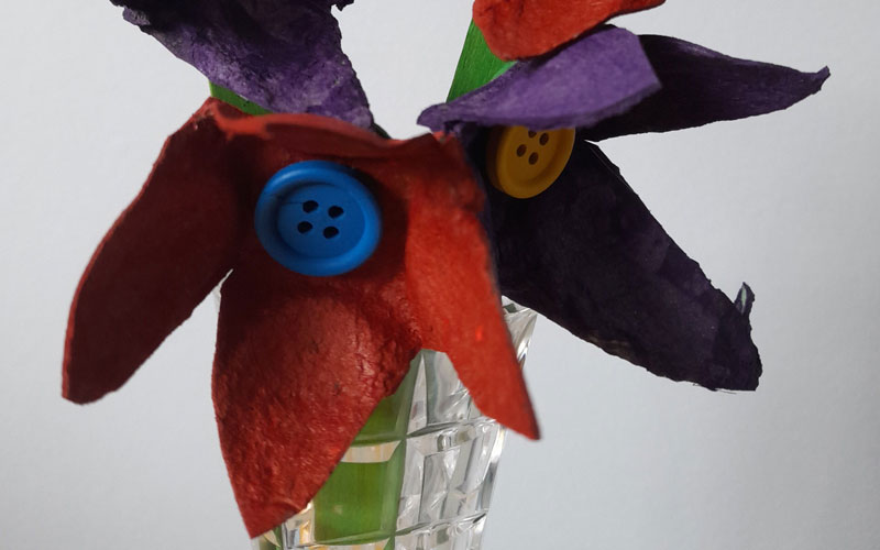 Learning-resources-egg-cup-flowers-800-500